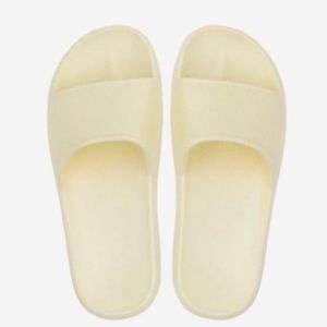 Women’s Slippers (Size 5.5 - 6) Light Yellow